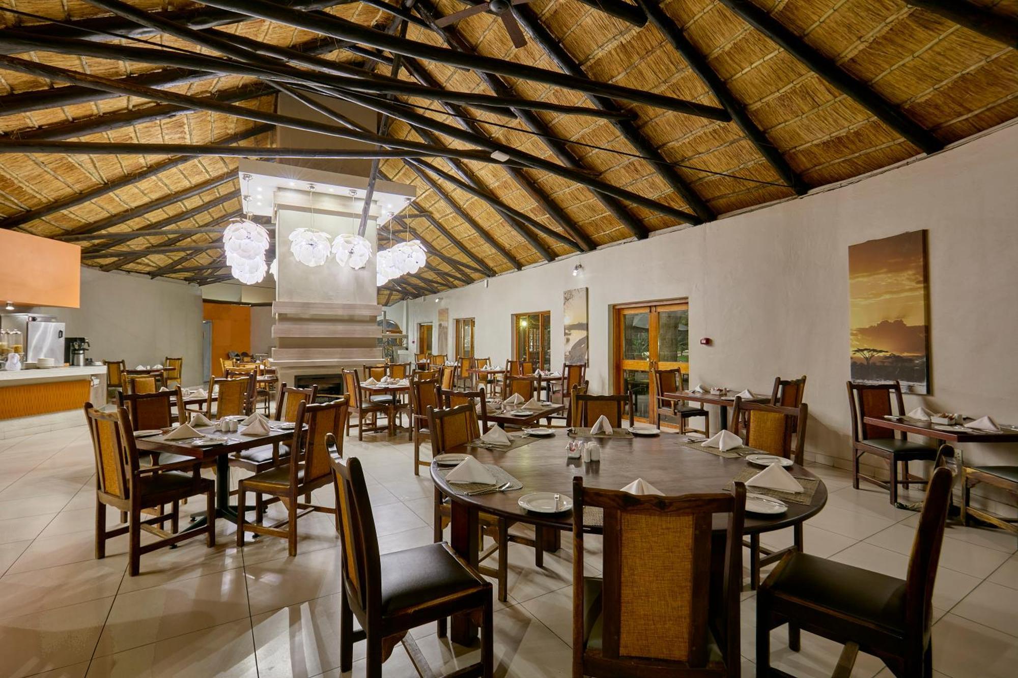 Cresta Marang Gardens Hotel Francistown Kültér fotó