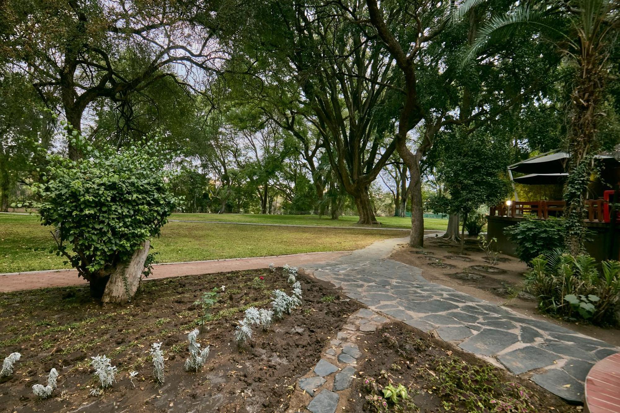 Cresta Marang Gardens Hotel Francistown Kültér fotó